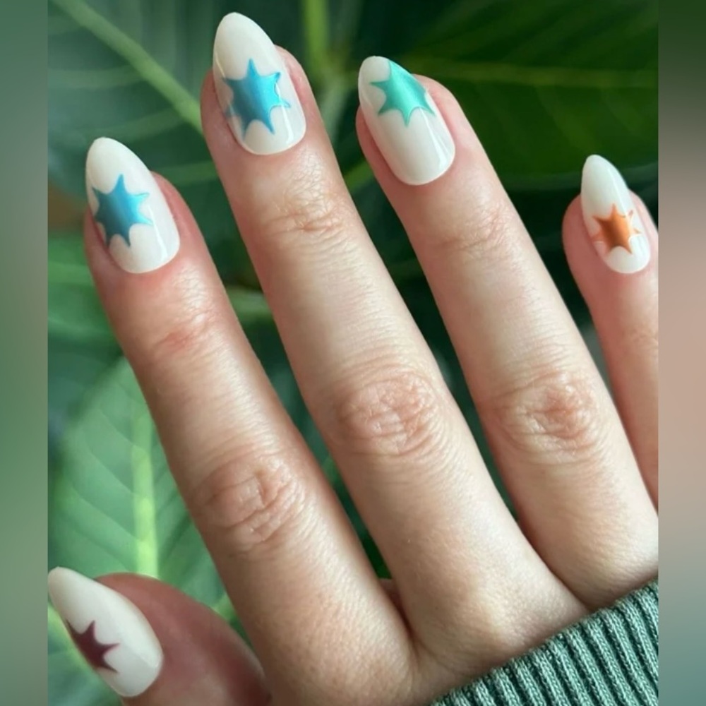 Olive & June Maximalist Instant Mani Press-On Nails‎ - Chrome Burst